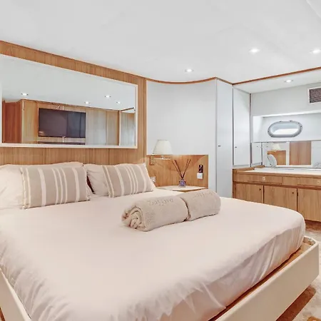 Zaffiro Yacht - Festival De La Plaisance 2024 Hotel na wodzie *