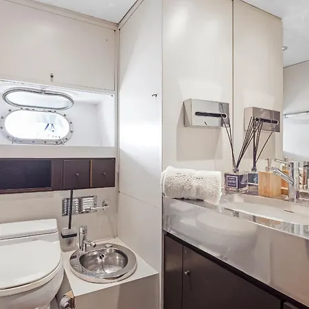 Hotel na wodzie Zaffiro Yacht - Festival De La Plaisance 2024 Cannes