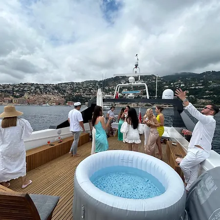 Hotel na wodzie Zaffiro Yacht - Festival De La Plaisance 2024