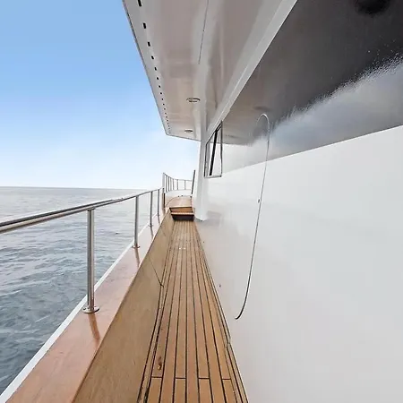 Botel Zaffiro Yacht - Festival De La Plaisance 2024 Cannes